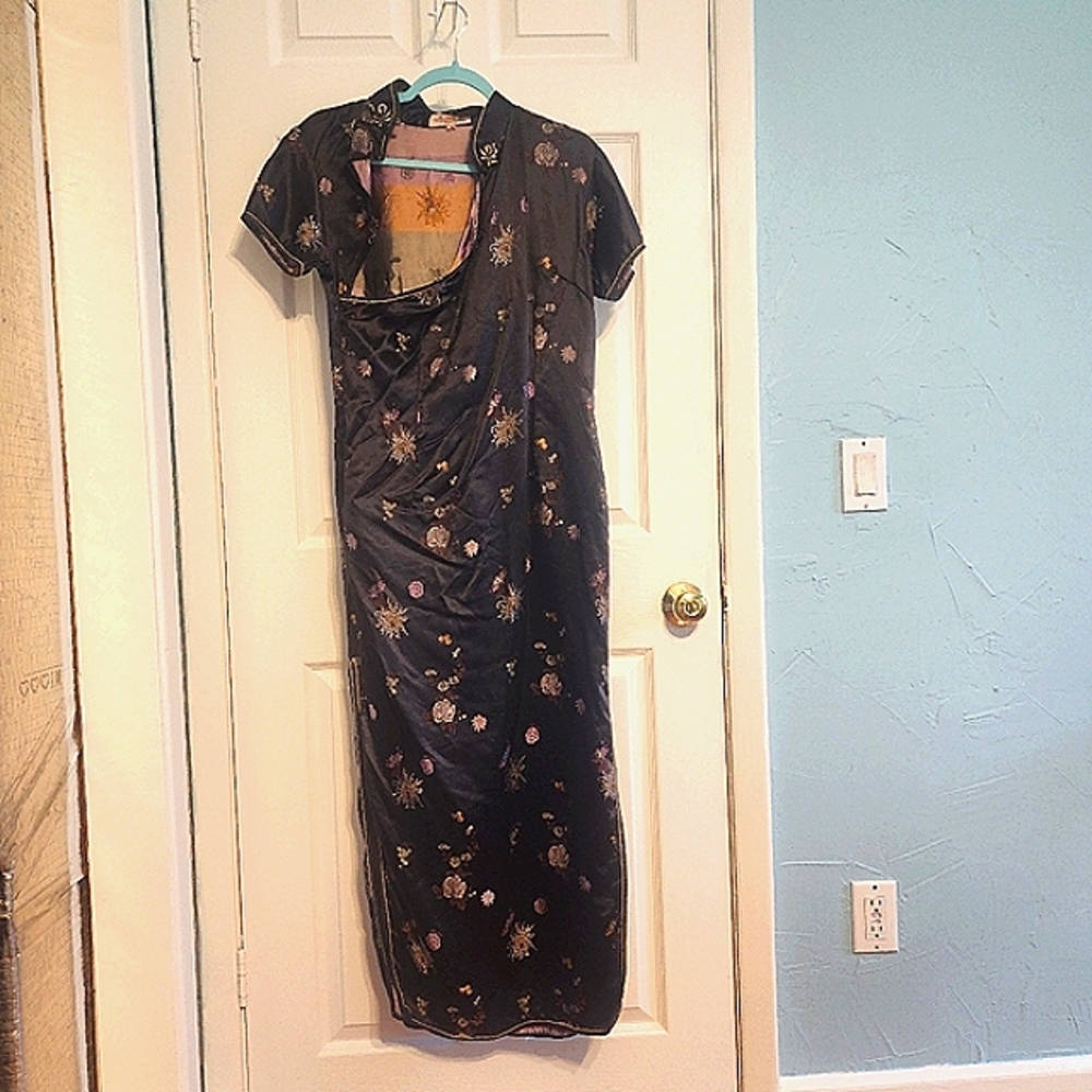 Beautiful Geisha girl style dress.